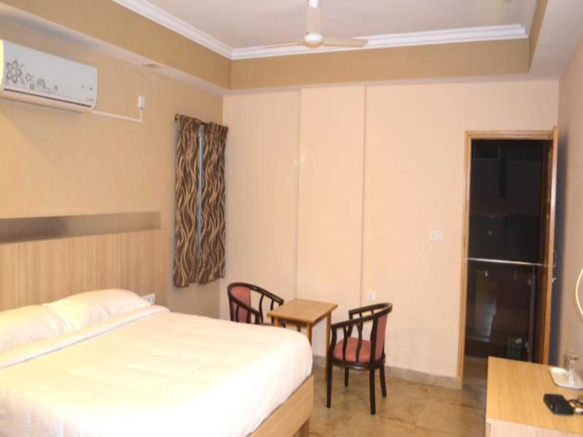 Hotel Royal Opera Bangalore Exteriör bild