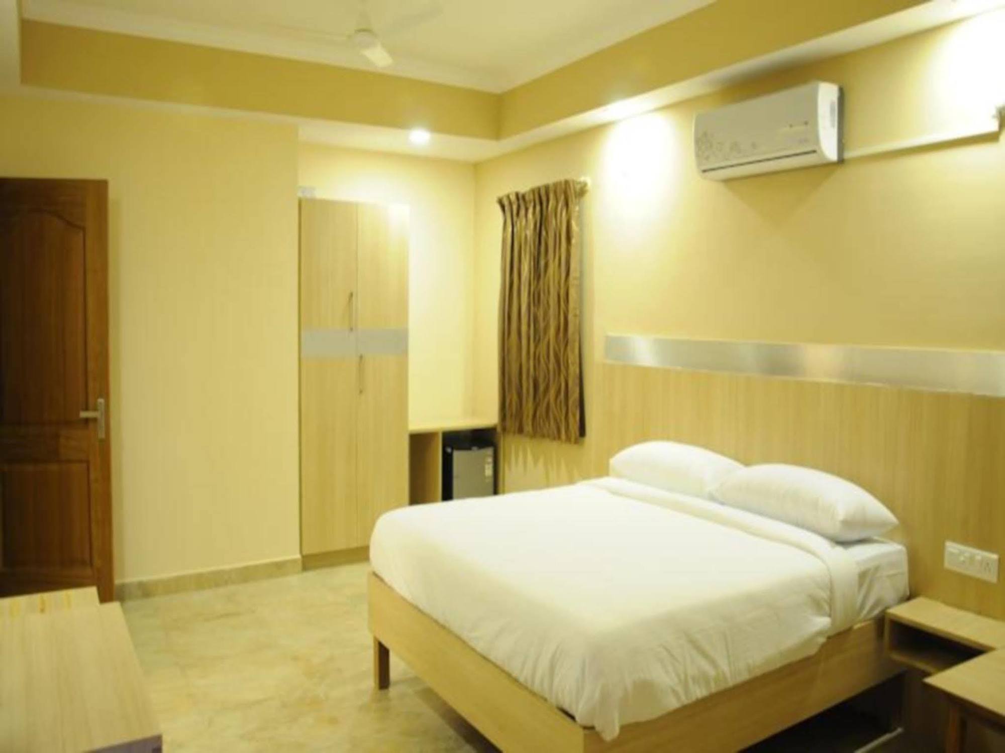 Hotel Royal Opera Bangalore Exteriör bild